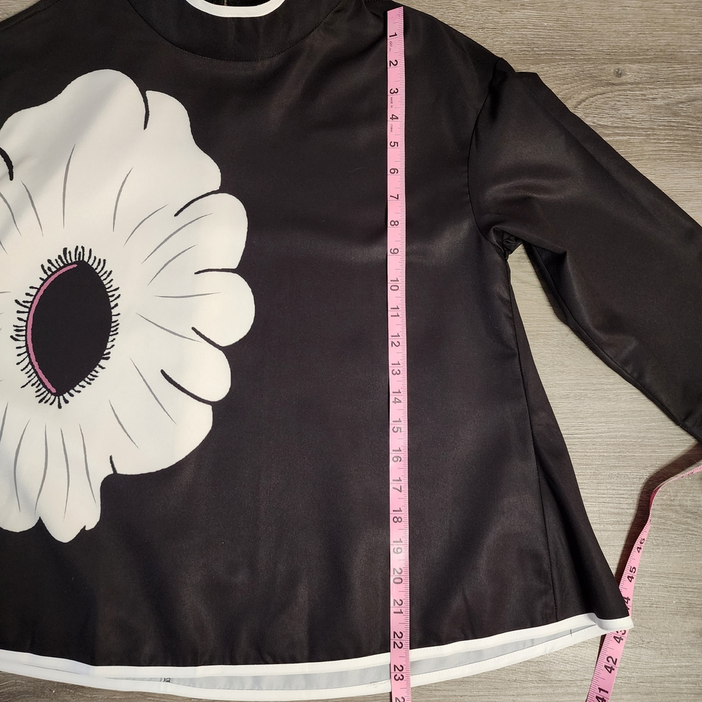 UOOZEE Black & White Floral Loose Fit Blouse Size M | 3/4 Sleeve Statement Top - Picture 10 of 10